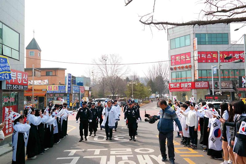 황어장터_만세운동_재현행사_2.jpg 이미지