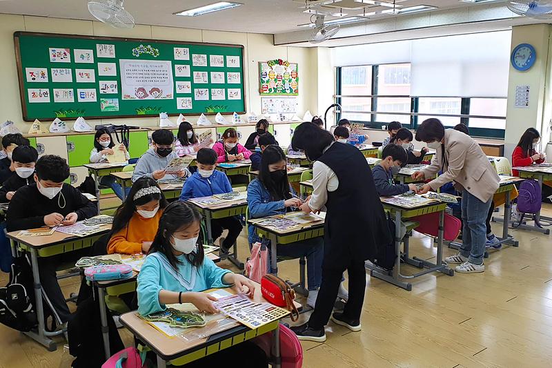 신대초_문화유산_체험교육_(2).jpg 이미지