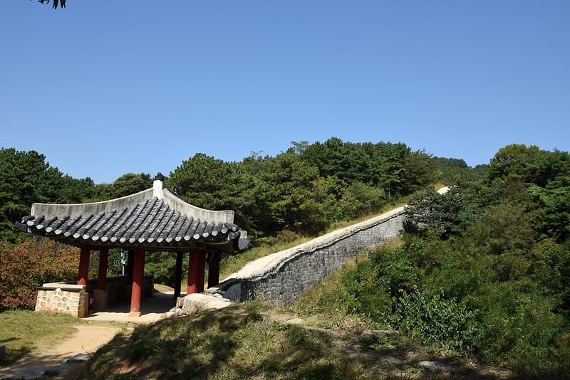 청주_상당산성_진동문_원경_(촬영년도___2015년).jpg 이미지